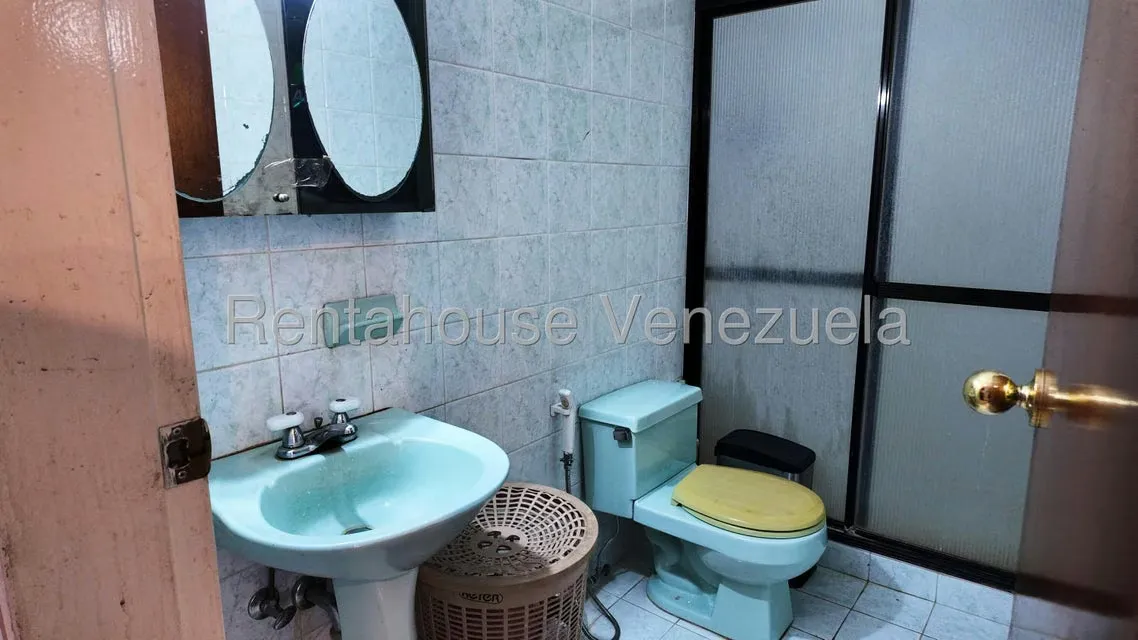 Casa (Multipes Niveles) en Venta en Lomas de La Lagunita, Distrito Metropolitano - 12