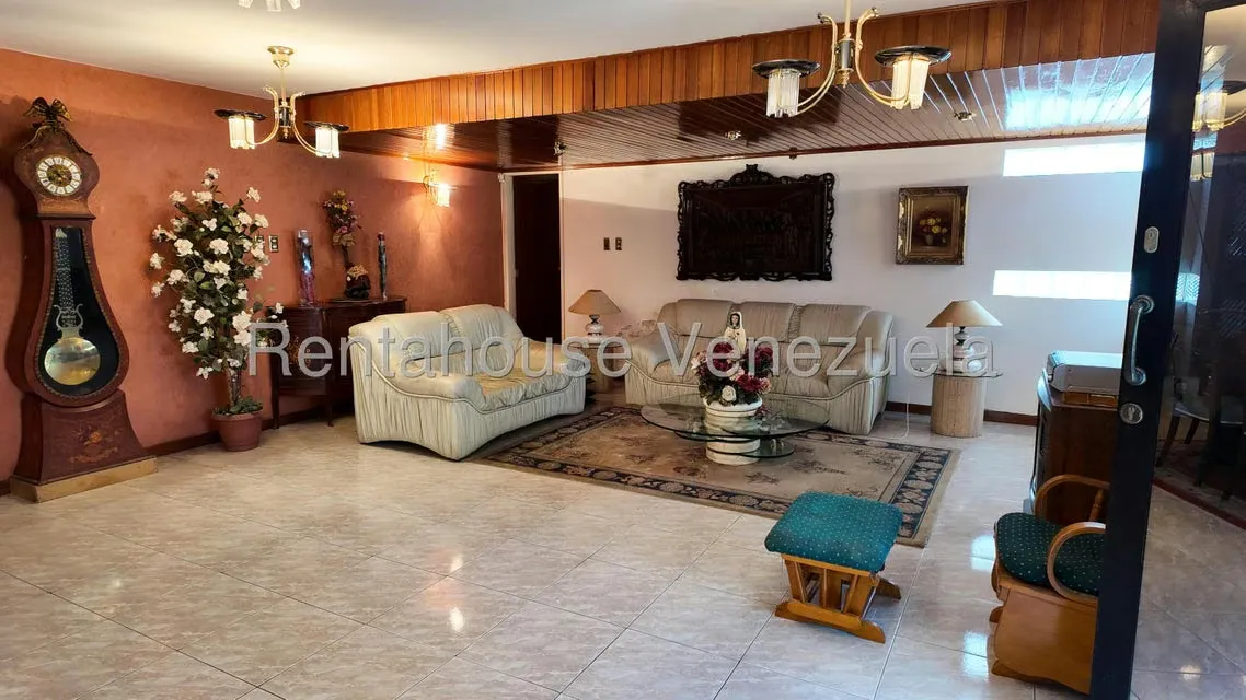 Casa (Multipes Niveles) en Venta en Lomas de La Lagunita, Distrito Metropolitano - 3