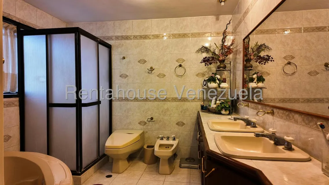 Casa (Multipes Niveles) en Venta en Lomas de La Lagunita, Distrito Metropolitano - 22