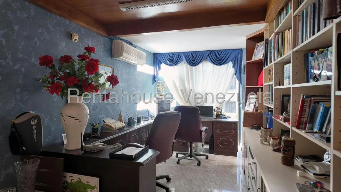Casa (Multipes Niveles) en Venta en Lomas de La Lagunita, Distrito Metropolitano - 29