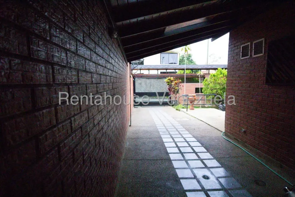 Casa (Multipes Niveles) en Venta en Lomas de La Lagunita, Distrito Metropolitano - 32