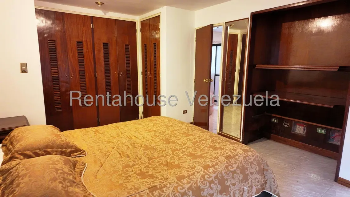 Casa (Multipes Niveles) en Venta en Lomas de La Lagunita, Distrito Metropolitano - 8