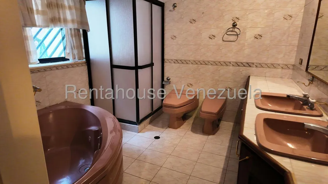 Casa (Multipes Niveles) en Venta en Lomas de La Lagunita, Distrito Metropolitano - 9
