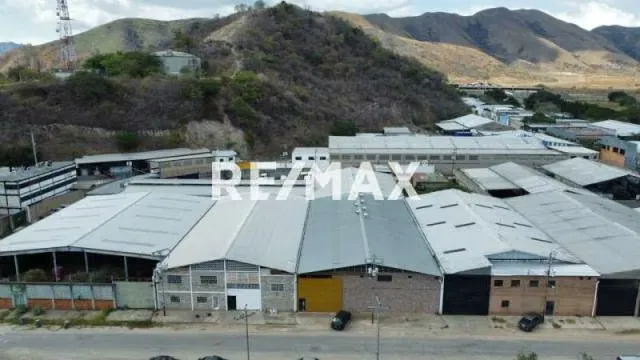 IMPECABLE GALPÓN EN VENTA GUACARA - 2