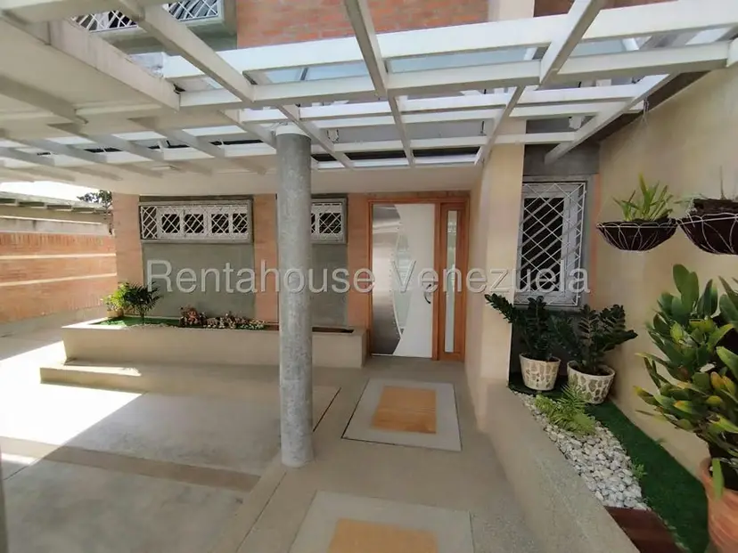 Casa (Duplex) en Venta en Prados del Este, Distrito Metropolitano