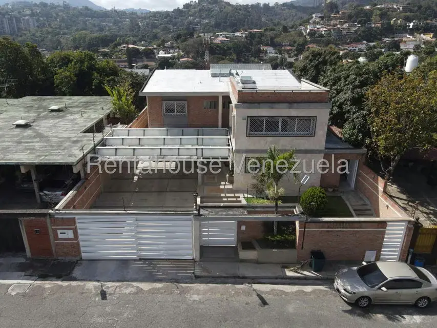 Casa (Duplex) en Venta en Prados del Este, Distrito Metropolitano - 2