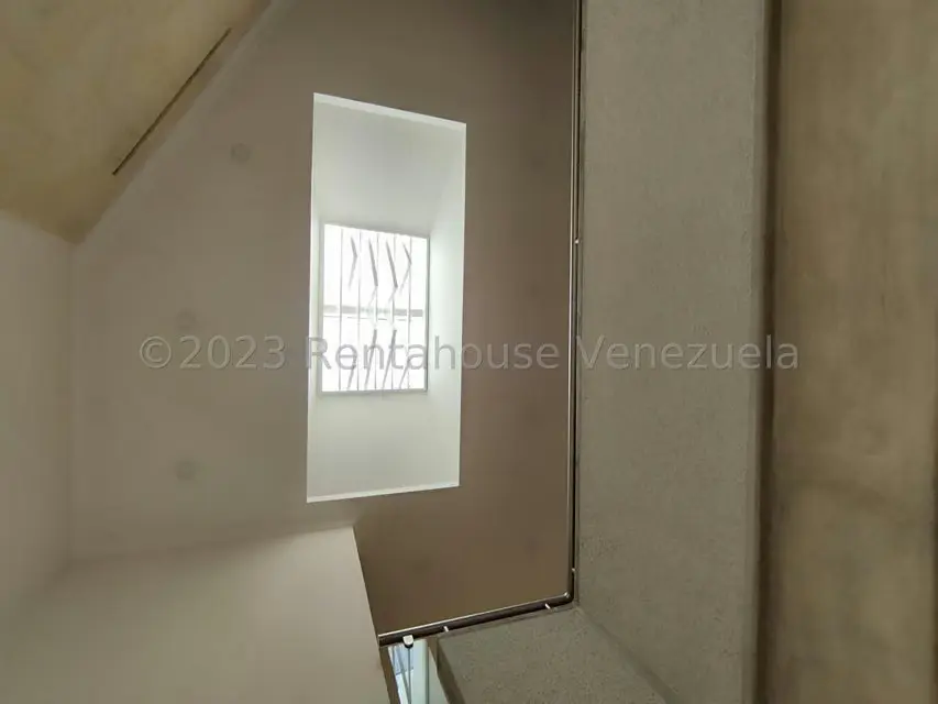 Casa (Duplex) en Venta en Prados del Este, Distrito Metropolitano - 23
