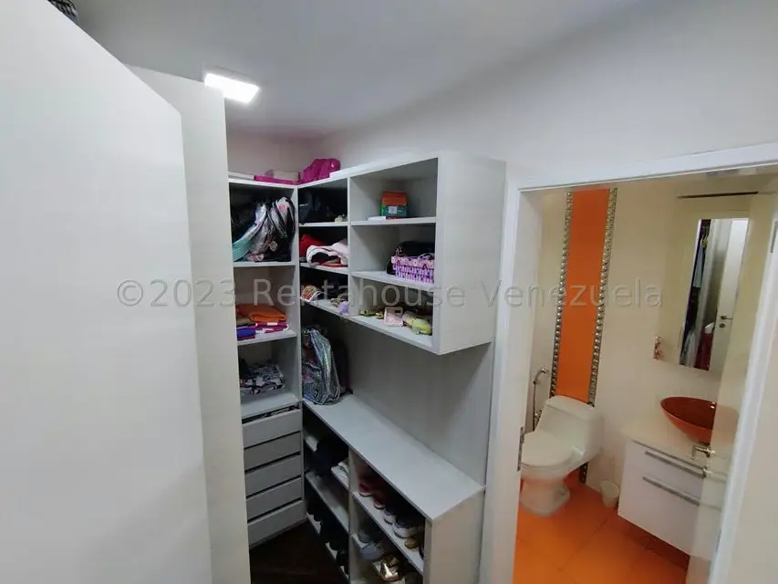 Casa (Duplex) en Venta en Prados del Este, Distrito Metropolitano - 28