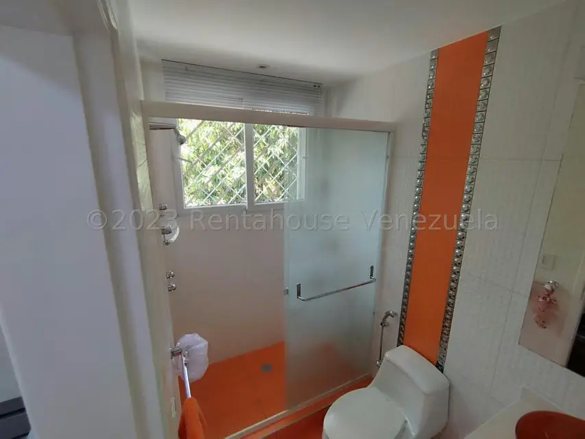 Casa (Duplex) en Venta en Prados del Este, Distrito Metropolitano - 30