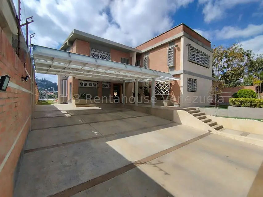 Casa (Duplex) en Venta en Prados del Este, Distrito Metropolitano - 3