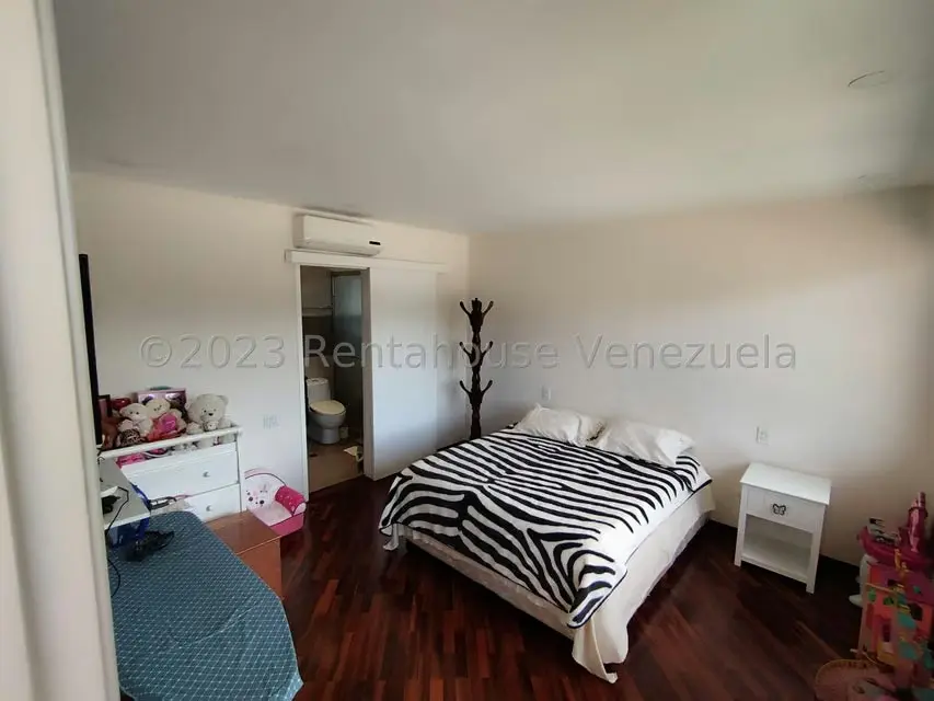 Casa (Duplex) en Venta en Prados del Este, Distrito Metropolitano - 31