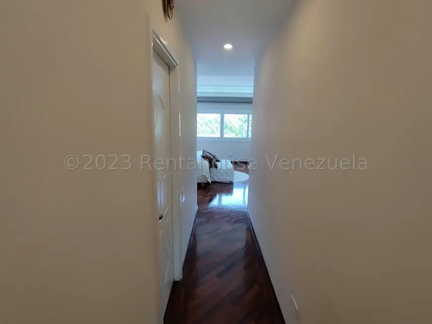 Casa (Duplex) en Venta en Prados del Este, Distrito Metropolitano - 35