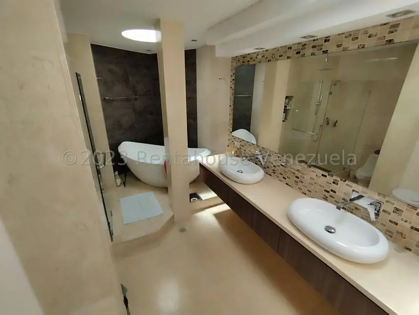 Casa (Duplex) en Venta en Prados del Este, Distrito Metropolitano - 39