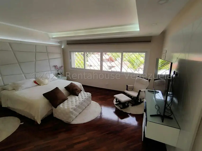 Casa (Duplex) en Venta en Prados del Este, Distrito Metropolitano - 41