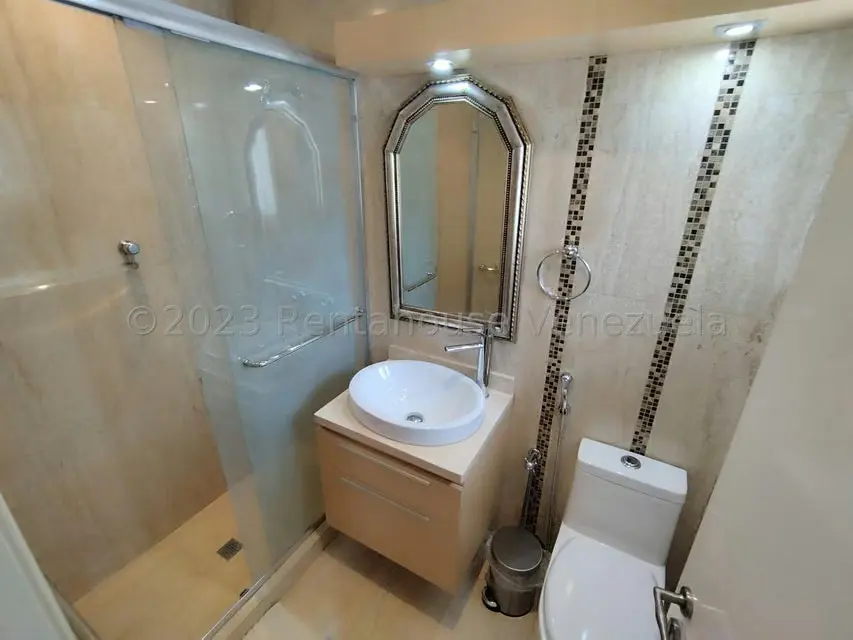 Casa (Duplex) en Venta en Prados del Este, Distrito Metropolitano - 42