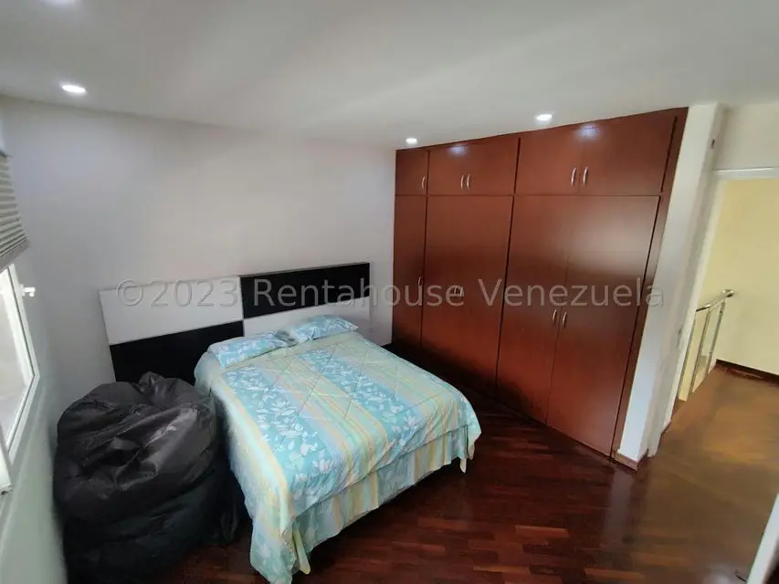 Casa (Duplex) en Venta en Prados del Este, Distrito Metropolitano - 44