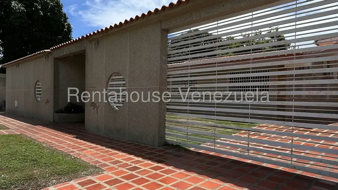 Casa (1 Nivel) en Venta en Ciudad Balneario Higuerote, Miranda - 2