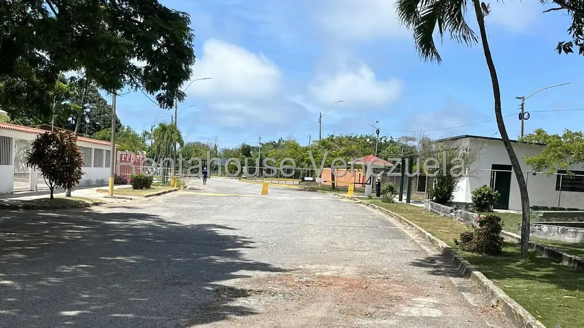 Casa (1 Nivel) en Venta en Ciudad Balneario Higuerote, Miranda - 41