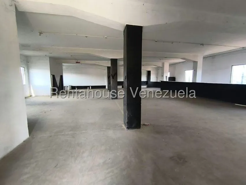 Local Comercial en Alquiler en Las Dos Lagunas, Miranda - 11