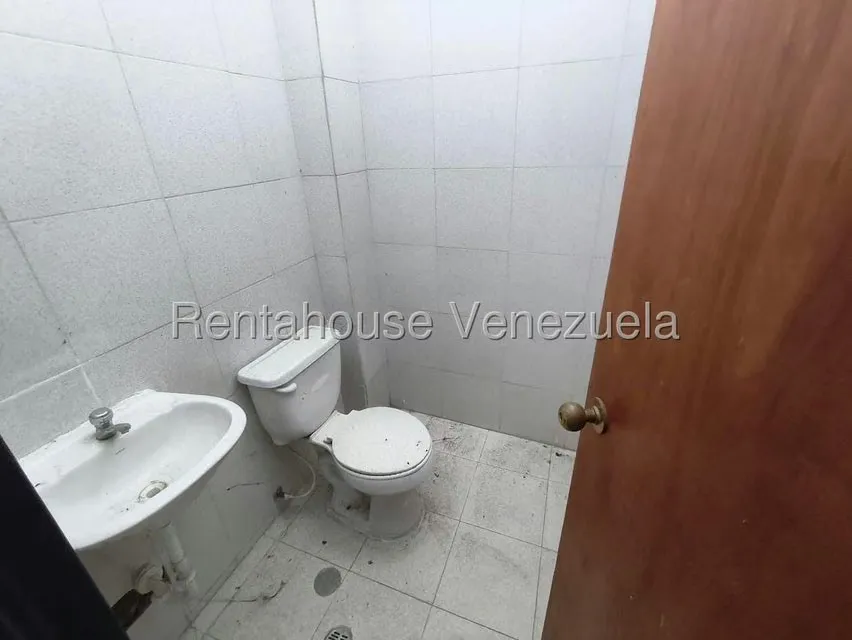 Local Comercial en Alquiler en Las Dos Lagunas, Miranda - 14