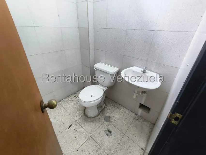 Local Comercial en Alquiler en Las Dos Lagunas, Miranda - 16