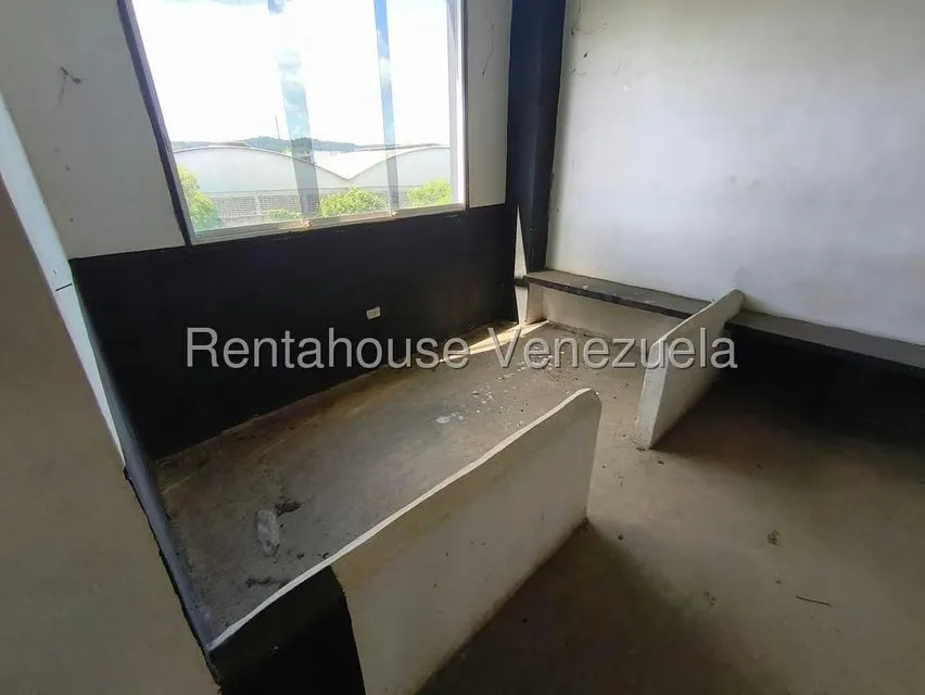 Local Comercial en Alquiler en Las Dos Lagunas, Miranda - 18