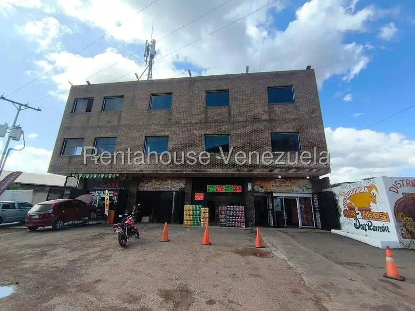 Local Comercial en Alquiler en Las Dos Lagunas, Miranda - 3
