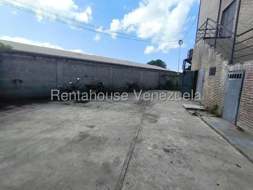 Local Comercial en Alquiler en Las Dos Lagunas, Miranda - 5