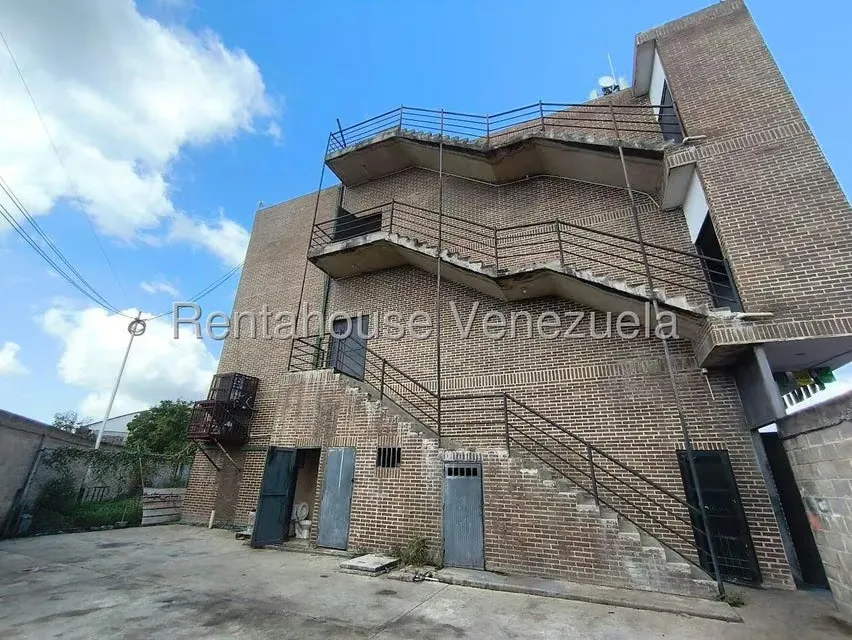 Local Comercial en Alquiler en Las Dos Lagunas, Miranda - 6