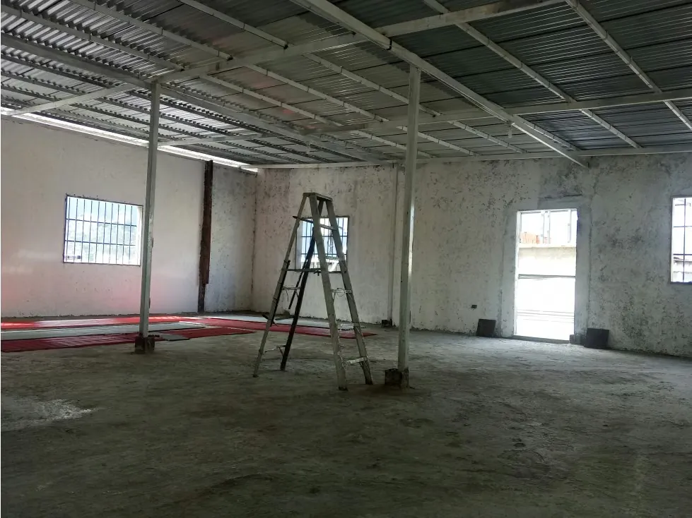 LOCAL EN ALQUILER EN LA BANDERA DE 150 M2