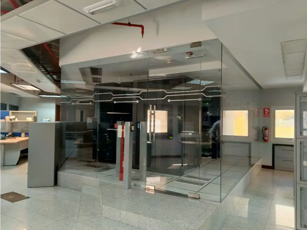 EDIFICIO EN LAS MERCEDES DE 4170,30 M2 ,9 PISOS Y MAS DE 30 P/E