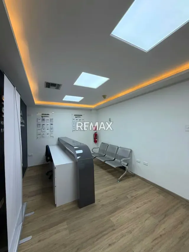 Venta de Excelente Oficina ubicada en Aerocentro Valencia - 11