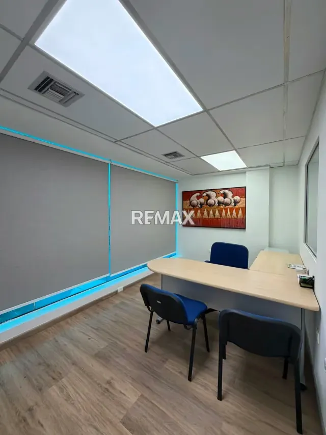 Venta de Excelente Oficina ubicada en Aerocentro Valencia - 12