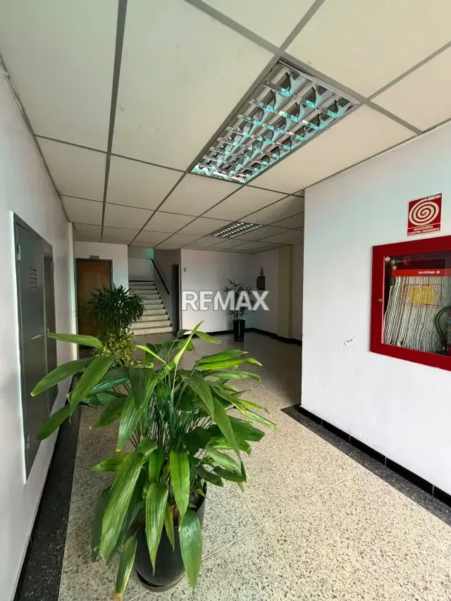 Venta de Excelente Oficina ubicada en Aerocentro Valencia - 2