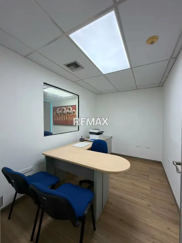 Venta de Excelente Oficina ubicada en Aerocentro Valencia - 4