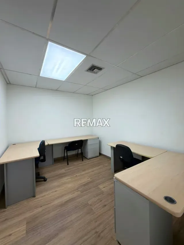 Venta de Excelente Oficina ubicada en Aerocentro Valencia - 5