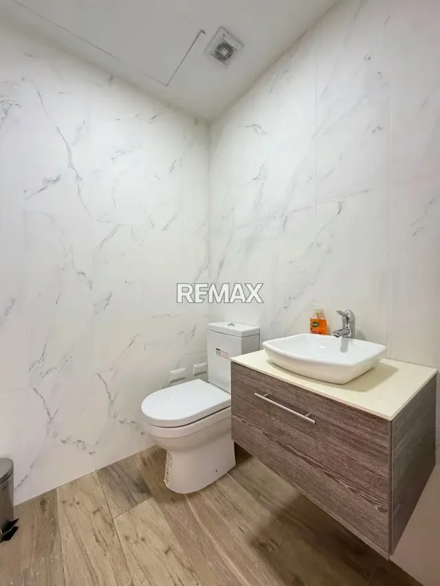 Venta de Excelente Oficina ubicada en Aerocentro Valencia - 6