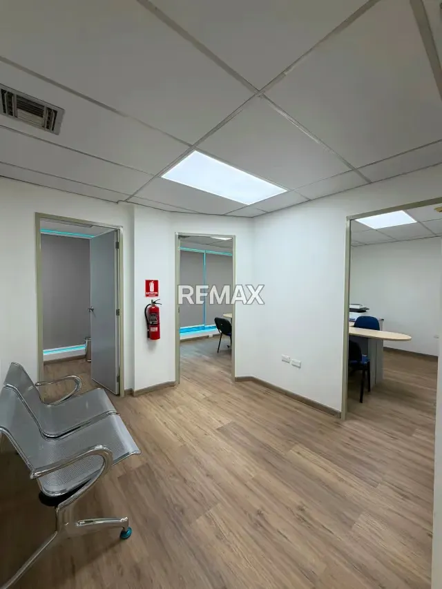 Venta de Excelente Oficina ubicada en Aerocentro Valencia - 8