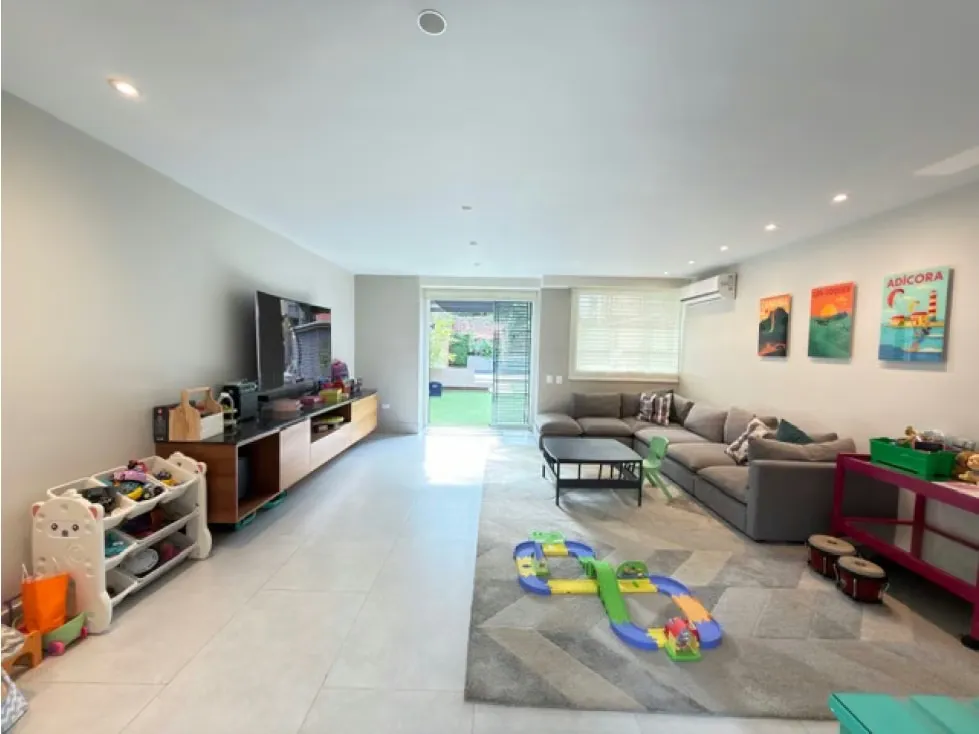 Ofrezco en VENTA maravillosa Planta Baja en Altamira Norte- 5h+2s / 5p - 12