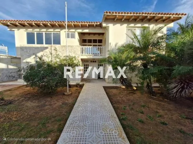 Casa en Venta, Av. Ollarvides, Puerta Maraven. - 2