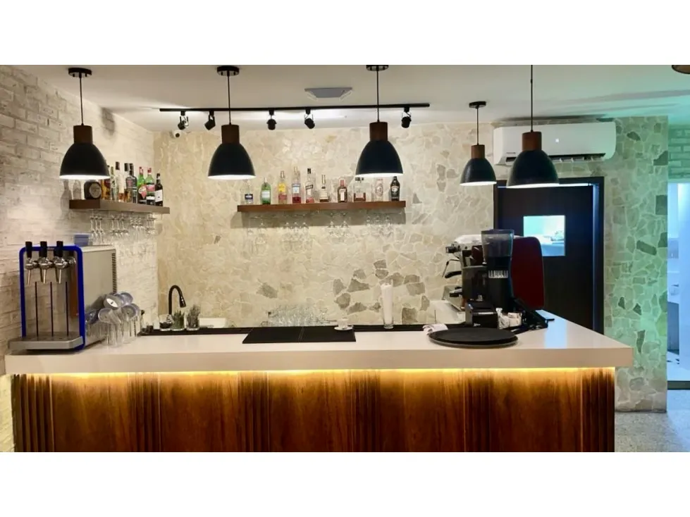 Vendo fondo de comercio restaurante 248m2 Plaza Altamira 8865 - 8