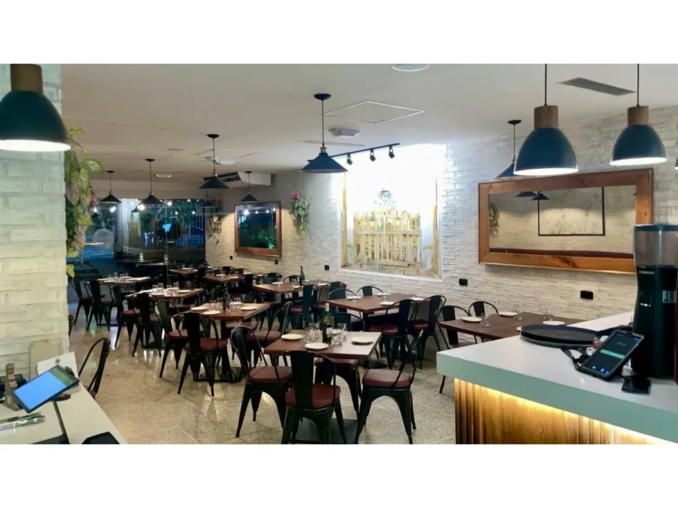 Vendo fondo de comercio restaurante 248m2 Plaza Altamira 8865 - 9