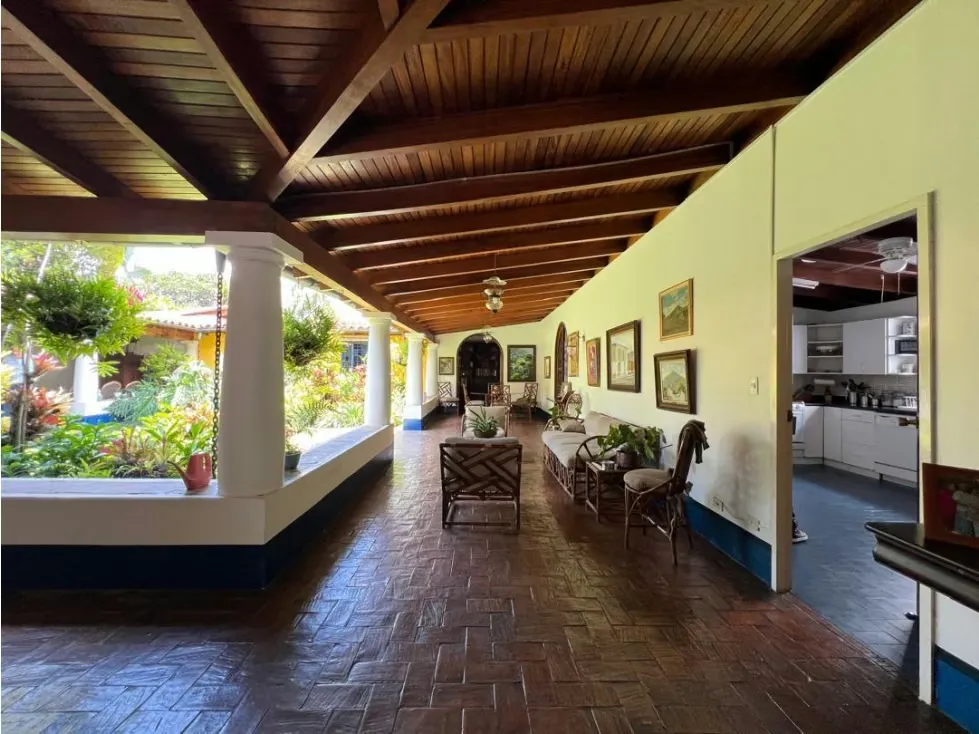 Se vende Casa 1.000m² 5h+s/4b+s/5p Los Chorros