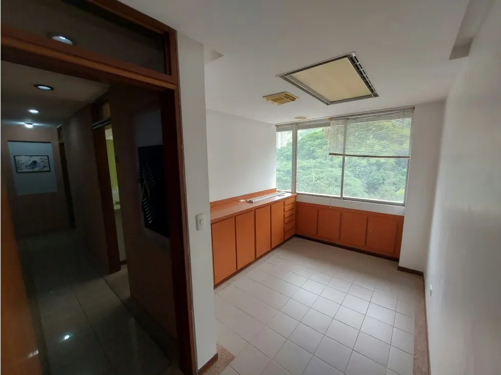 Alquilo cubiculo consultorio 12m2 Axexo Clinicas Caracas 9863 - 9