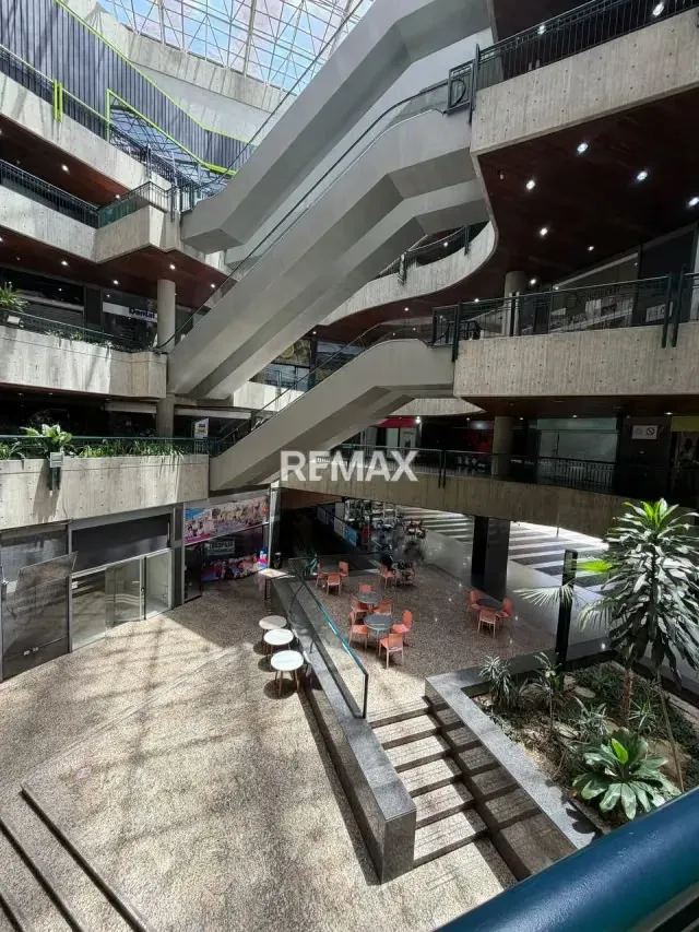 Alquiler de local comercial 229m², en La Lagunita - 2