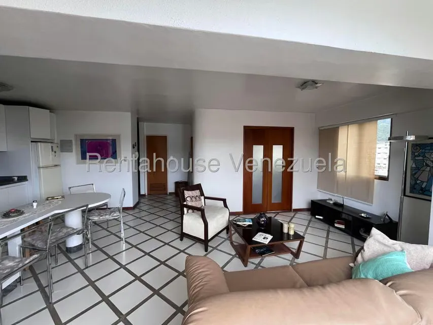 Apartamento (1 Nivel) en Alquiler en Los Palos Grandes, Distrito Metropolitano - 4