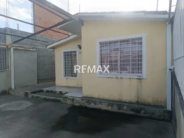 EN VENTA CASA UBICADA EN LA URBANIZACION YUCATAN