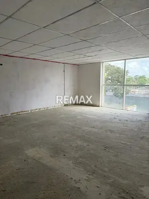 Se Vende Local Av Luis Del Valle Garcia, Edif. Ofi Planet Center