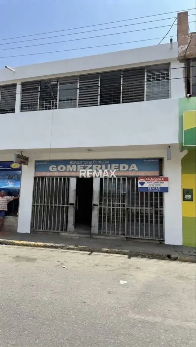 Local en avenida Bolivar de ana antonio