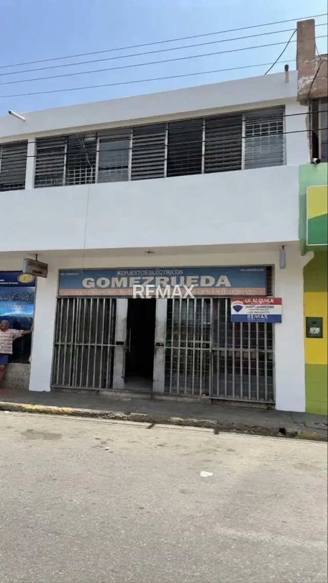 Local en avenida Bolivar de ana antonio